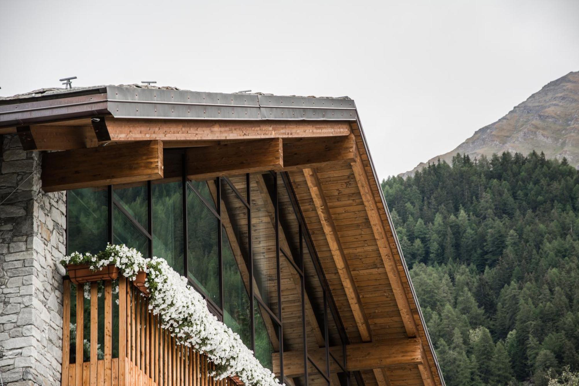 Grand Hotel Courmayeur Mont Blanc, By R Collection Hotels Экстерьер фото