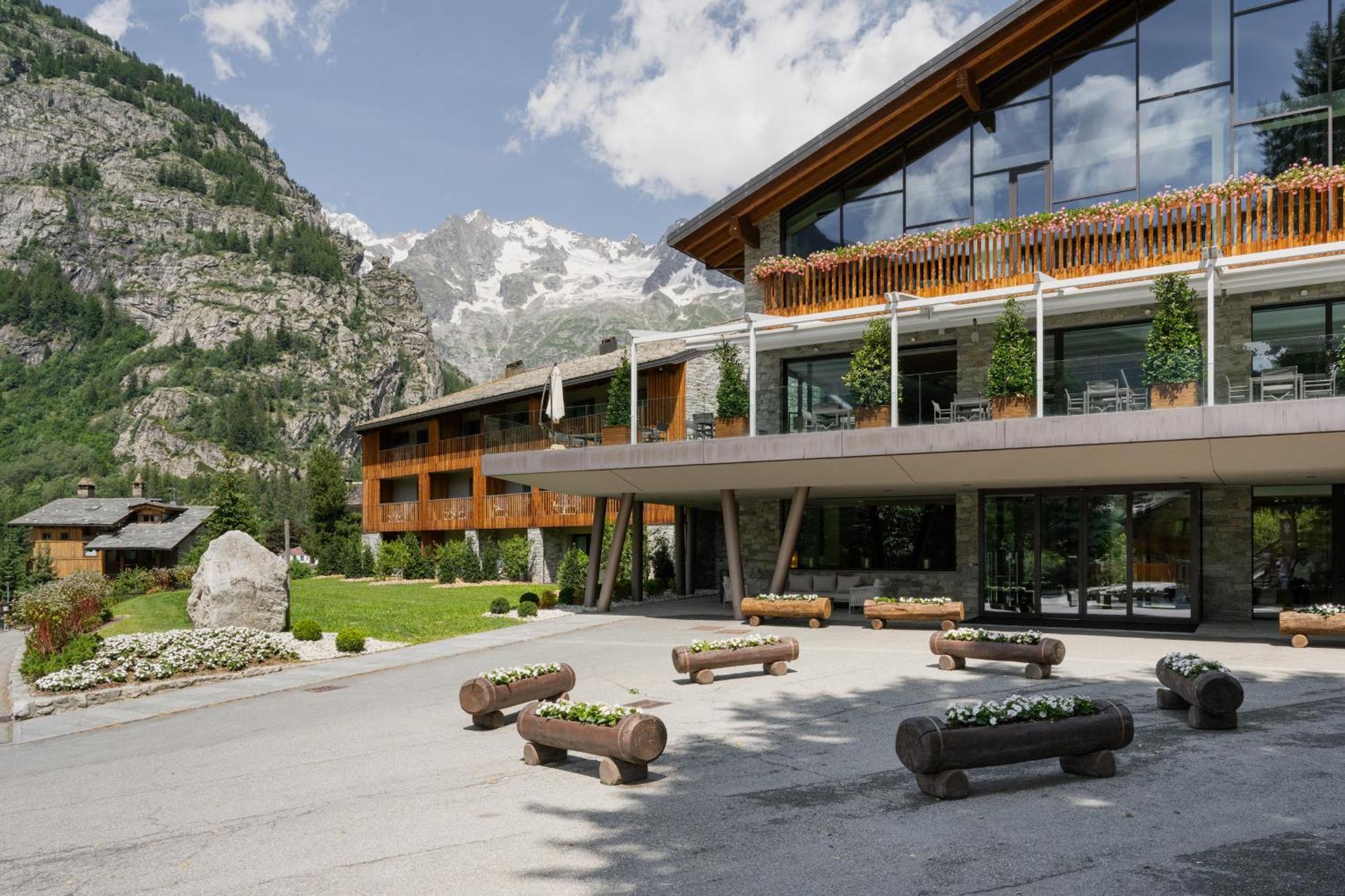 Grand Hotel Courmayeur Mont Blanc, By R Collection Hotels Экстерьер фото